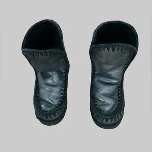 Spring Refresh 🌸 
Mou Eskimo 18 Microglitter Black Boot